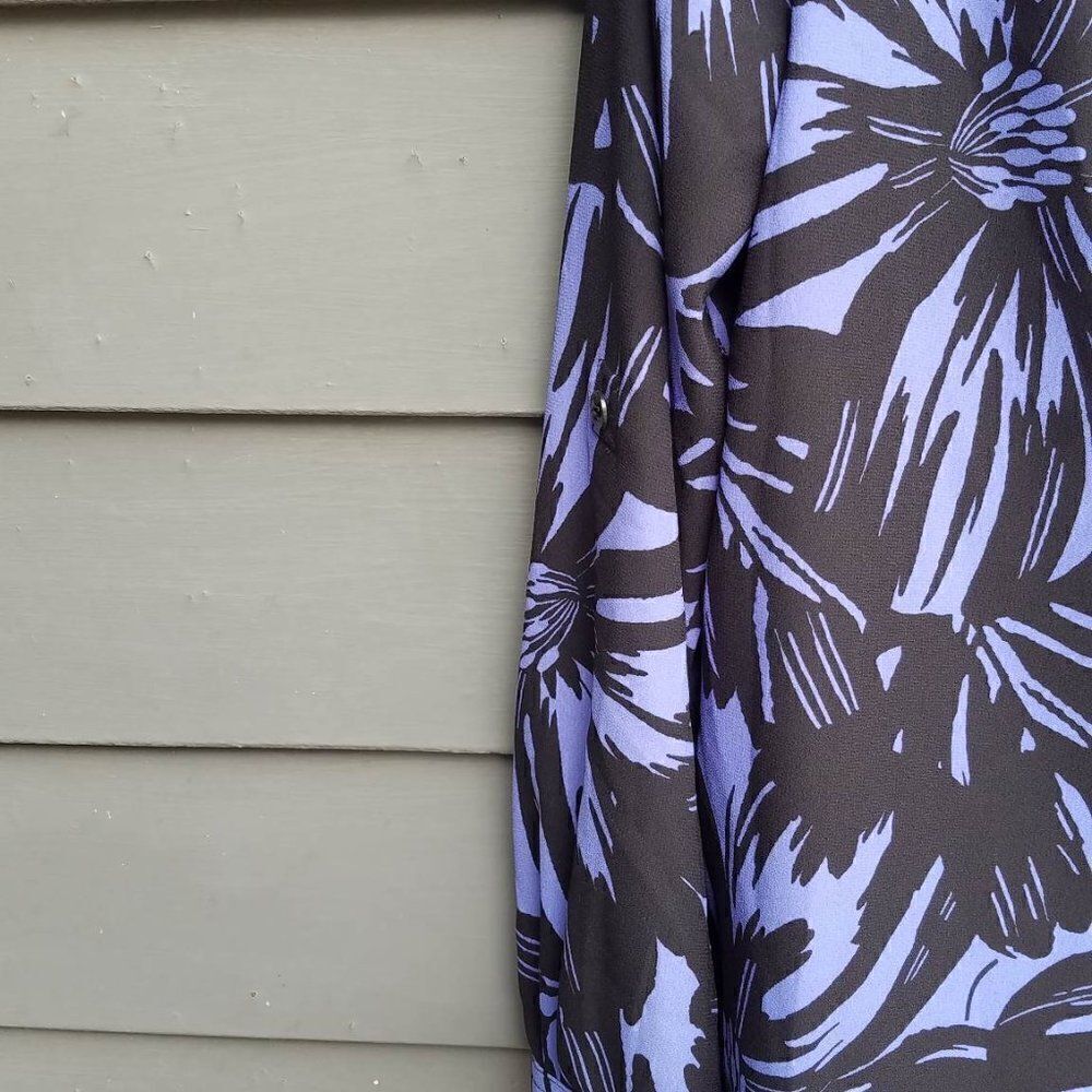 Dana Buchman Black Blue Floral Blouse size Medium - Picture 10 of 12
